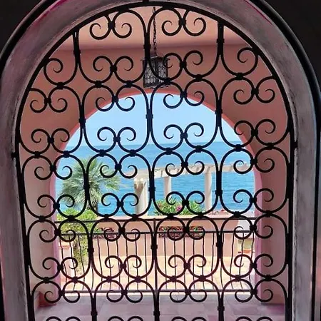 Villa De Prestige En Bord De Dans La Baie De Cannes *