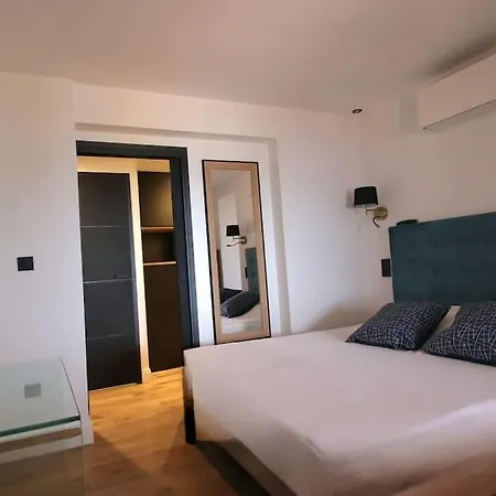 De Prestige En Bord De Dans La Baie De Cannes *