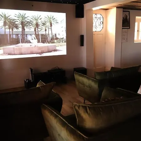 De Prestige En Bord De Dans La Baie De Cannes *