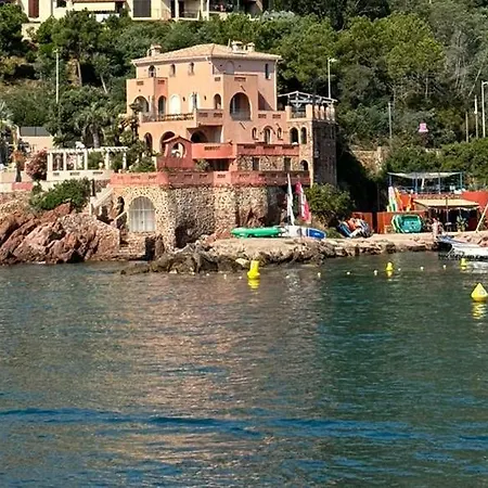 Villa De Prestige En Bord De Dans La Baie De Cannes *