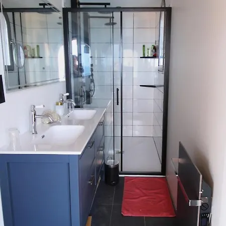 Villa De Prestige En Bord De Dans La Baie De Cannes *