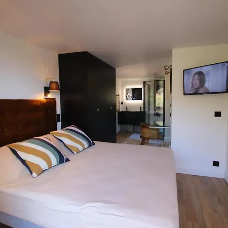 Villa De Prestige En Bord De Dans La Baie De Cannes