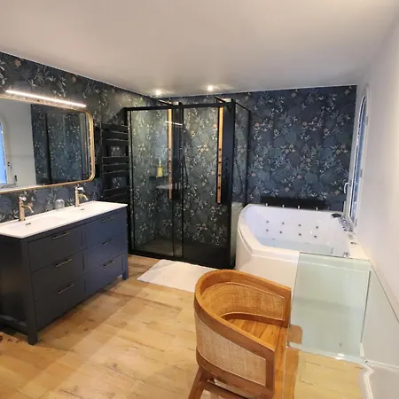 Villa De Prestige En Bord De Dans La Baie De Cannes *