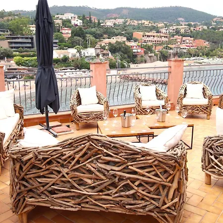 De Prestige En Bord De Dans La Baie De Cannes *