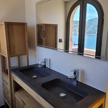 De Prestige En Bord De Dans La Baie De Cannes