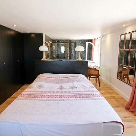 Villa De Prestige En Bord De Dans La Baie De Cannes