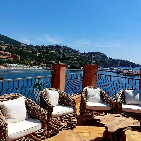 Villa De Prestige En Bord De Dans La Baie De Cannes *